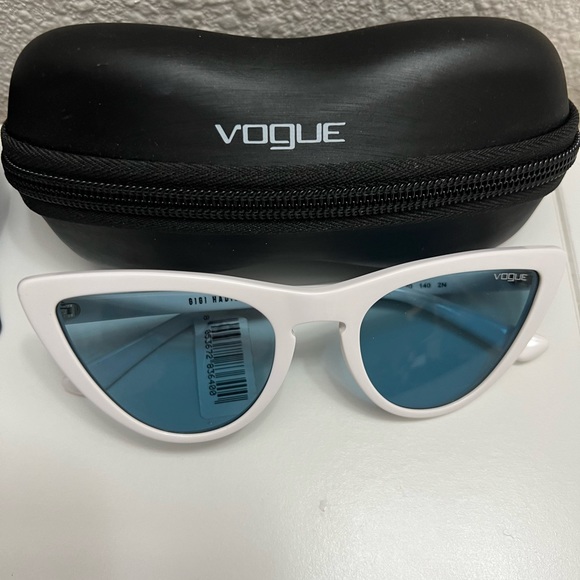 Vogue 2 pair of sunglasses - Picture 3 of 11